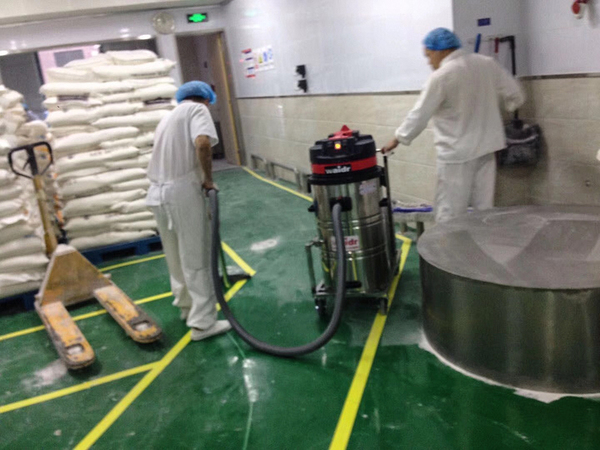 手推式大功率無線吸塵器.jpg