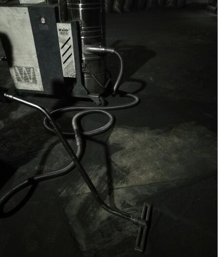 大型吸灰塵的機器.jpg
