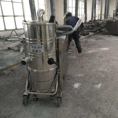 設備槽孔縫隙油污粉塵用什么清理方便，用威德爾大功率工業吸塵器