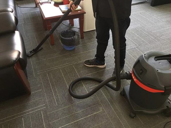可移動小型工業吸塵器
